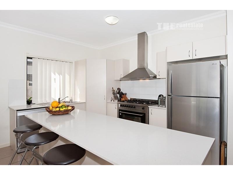 9 Laura Place, Varsity Lakes QLD 4227