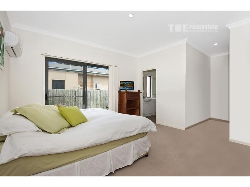 9 Laura Place, Varsity Lakes QLD 4227