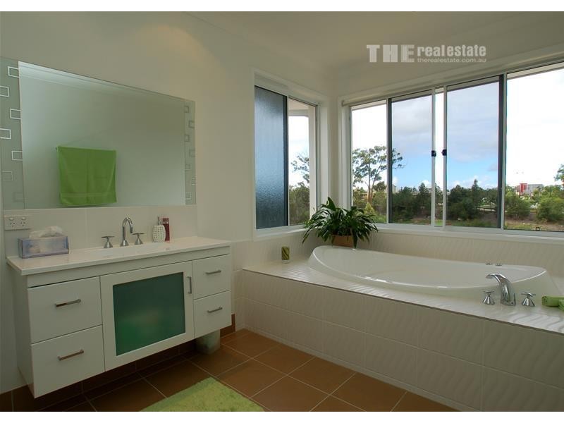 29 York Creek Crescent, Reedy Creek QLD 4227