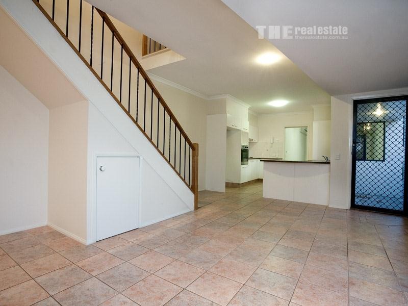 2/4 Sunshine Parade, Miami QLD 4220