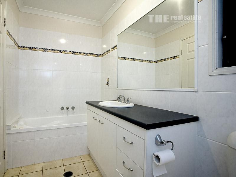 2/4 Sunshine Parade, Miami QLD 4220