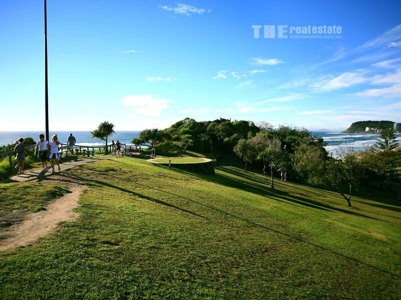 2/4 Sunshine Parade, Miami QLD 4220