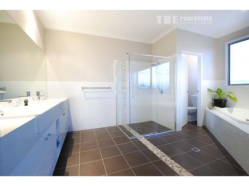 9 Barton Street, Reedy Creek QLD 4227