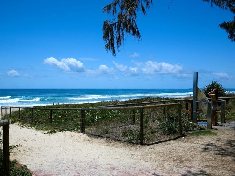 25 Second Avenue, Broadbeach QLD 4218