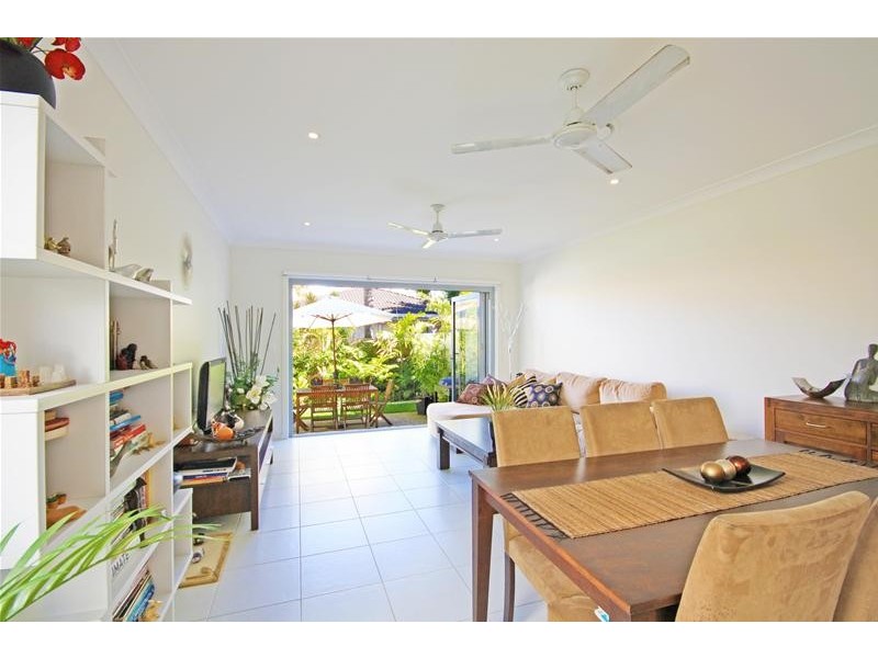 2/2002 Gold Coast Highway, Miami QLD 4220