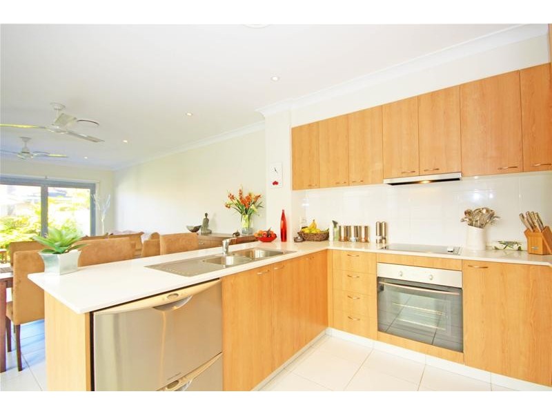 2/2002 Gold Coast Highway, Miami QLD 4220