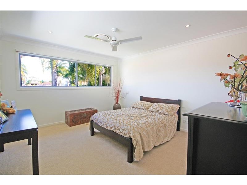 2/2002 Gold Coast Highway, Miami QLD 4220