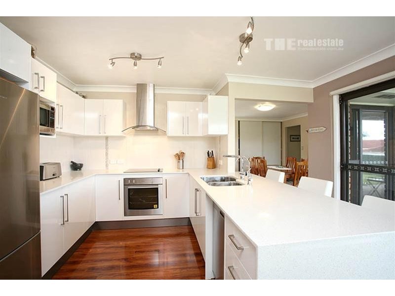 6 Twin Oaks Place, Varsity Lakes QLD 4227