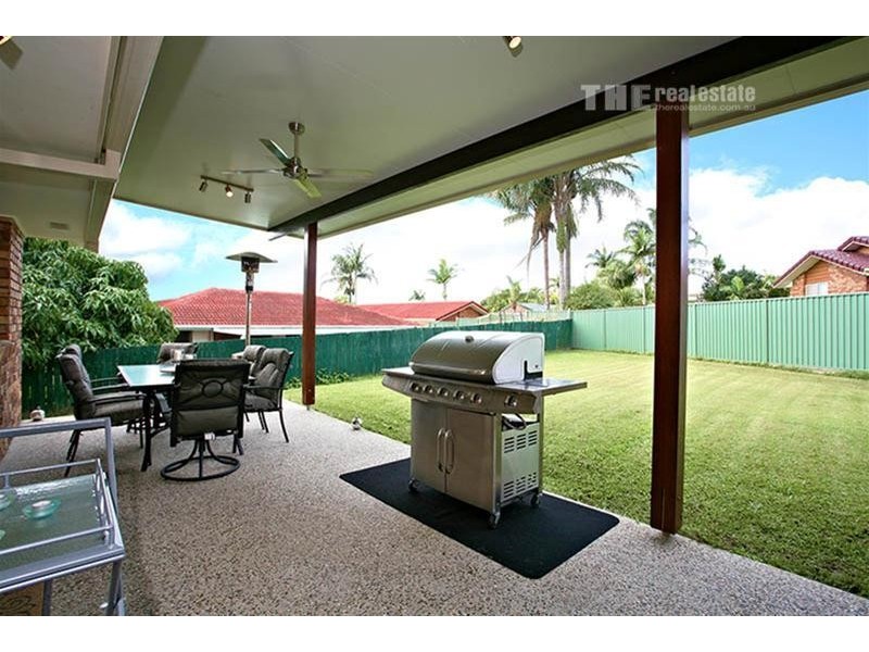 6 Twin Oaks Place, Varsity Lakes QLD 4227