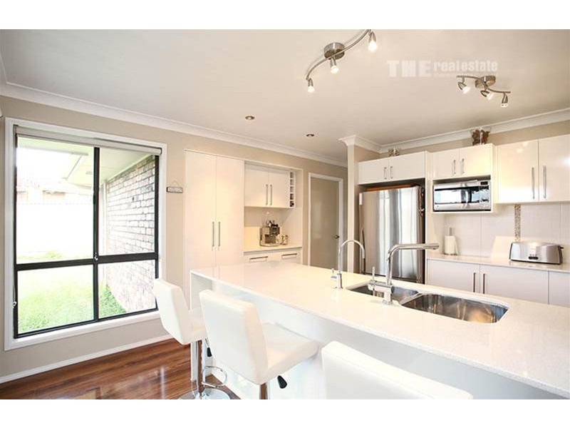 6 Twin Oaks Place, Varsity Lakes QLD 4227