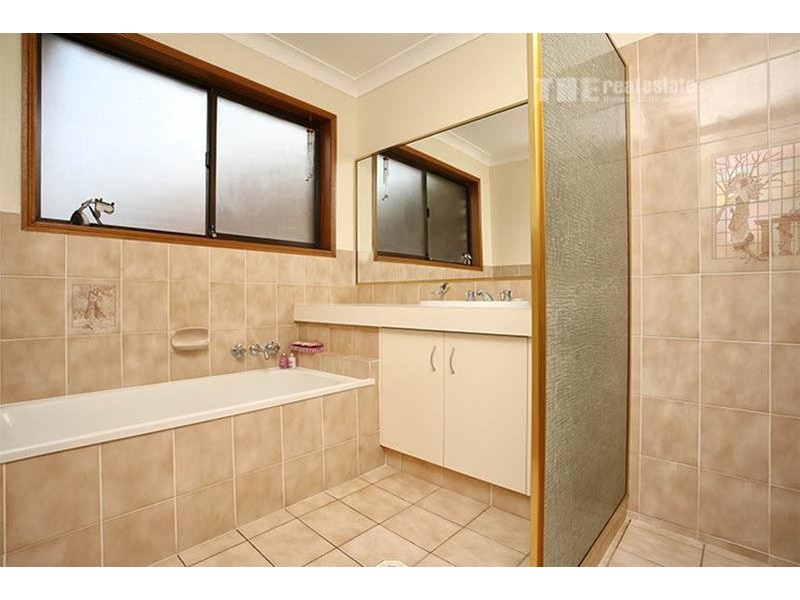 6 Twin Oaks Place, Varsity Lakes QLD 4227