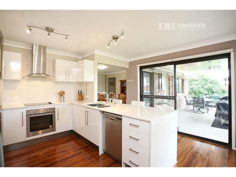 6 Twin Oaks Place, Varsity Lakes QLD 4227