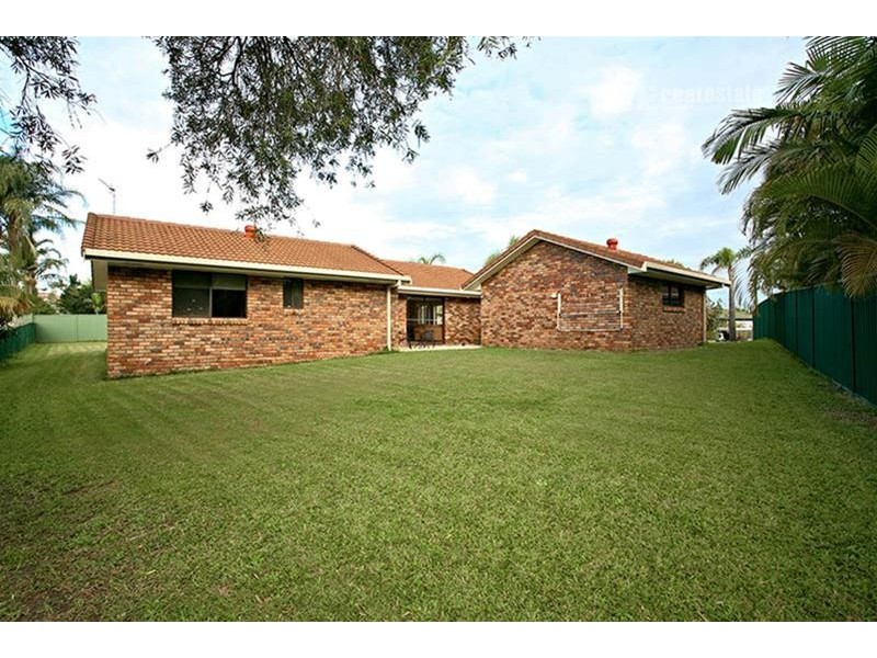 6 Twin Oaks Place, Varsity Lakes QLD 4227
