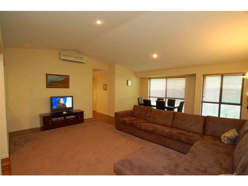 2 Riverina Court, Mudgeeraba QLD 4213