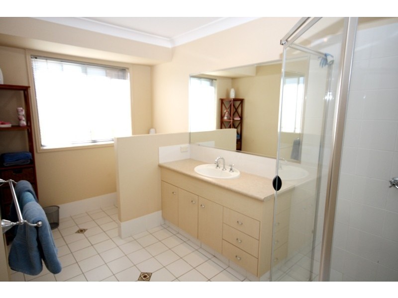 2 Riverina Court, Mudgeeraba QLD 4213