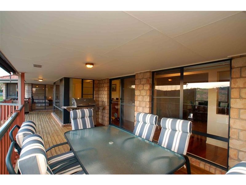 2 Riverina Court, Mudgeeraba QLD 4213