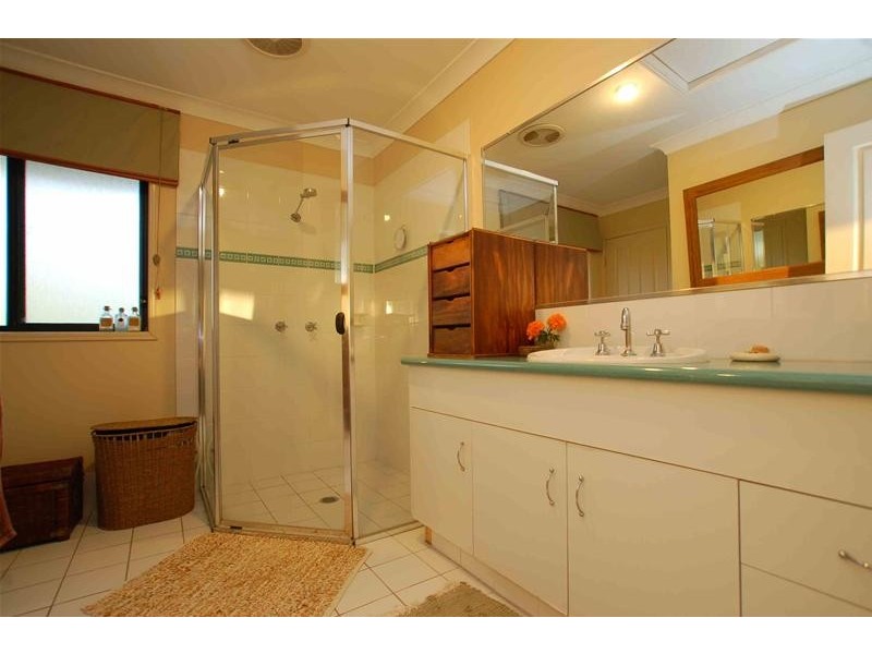 2 Riverina Court, Mudgeeraba QLD 4213