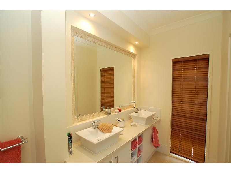 9 Grove Creek Close, Reedy Creek QLD 4227