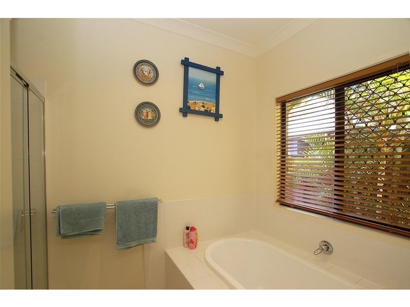 9 Grove Creek Close, Reedy Creek QLD 4227