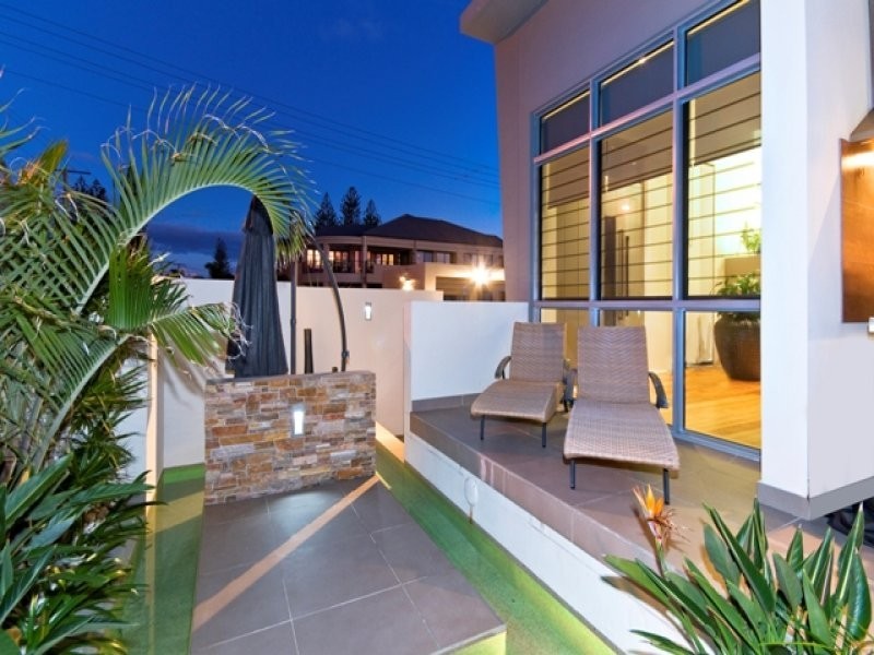 16 Hedges Avenue, Mermaid Beach QLD 4218