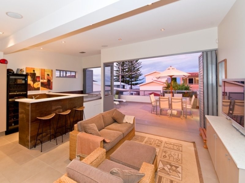 16 Hedges Avenue, Mermaid Beach QLD 4218