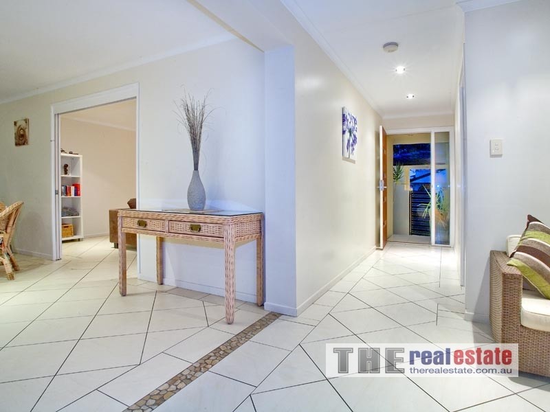 10 Eagle Avenue, Burleigh Waters QLD 4220