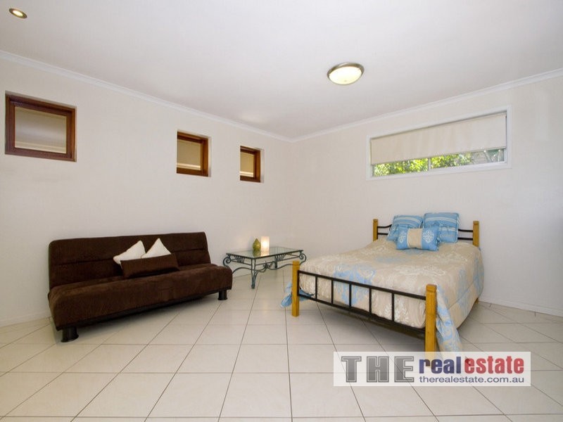 10 Eagle Avenue, Burleigh Waters QLD 4220