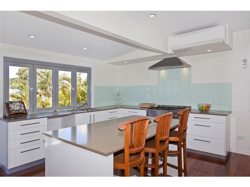 14 Page Parade, Burleigh Heads QLD 4220