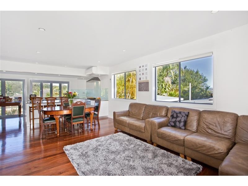 14 Page Parade, Burleigh Heads QLD 4220