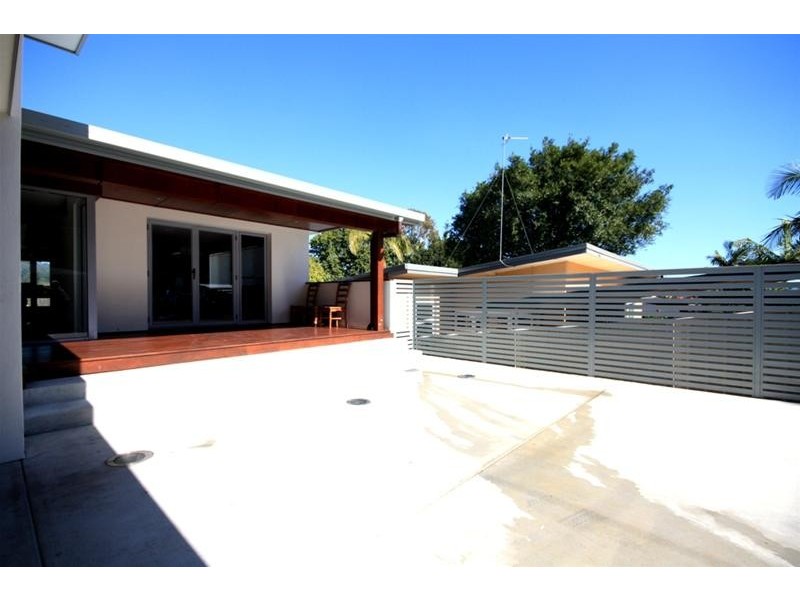 14 Page Parade, Burleigh Heads QLD 4220