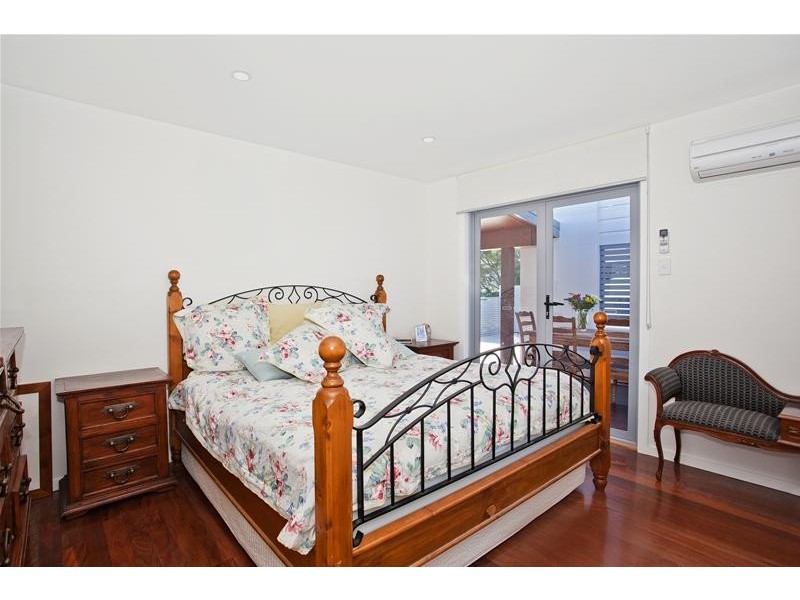 14 Page Parade, Burleigh Heads QLD 4220