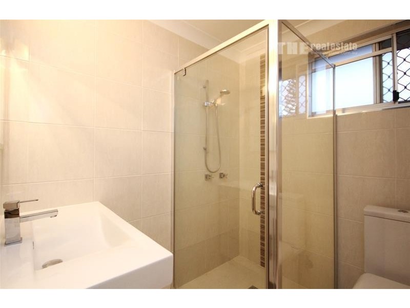 2/7 Macaw Avenue, Miami QLD 4220