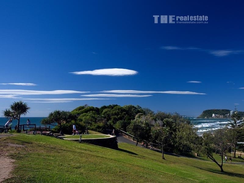 2/7 Macaw Avenue, Miami QLD 4220