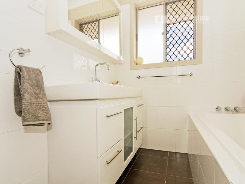 32 Tatha Avenue, Palm Beach QLD 4221