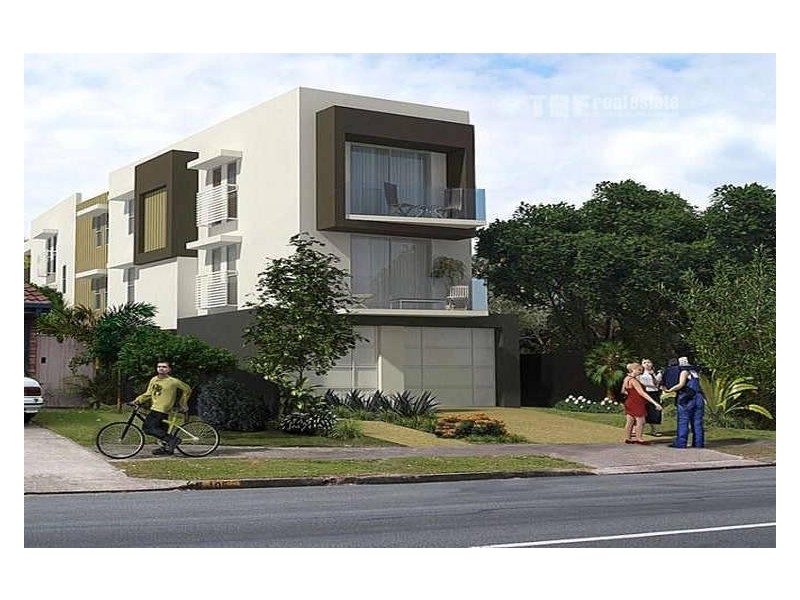 103 Sunshine Parade, Miami QLD 4220