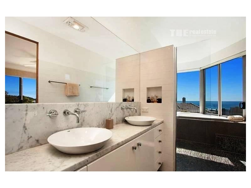 37 West Street, Burleigh Heads QLD 4220