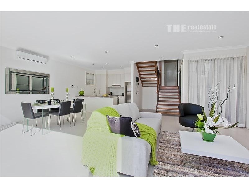 2/22 Andromeda Parade, Robina QLD 4226