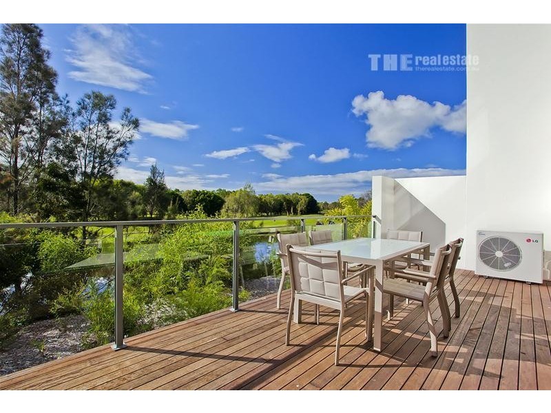 2/22 Andromeda Parade, Robina QLD 4226