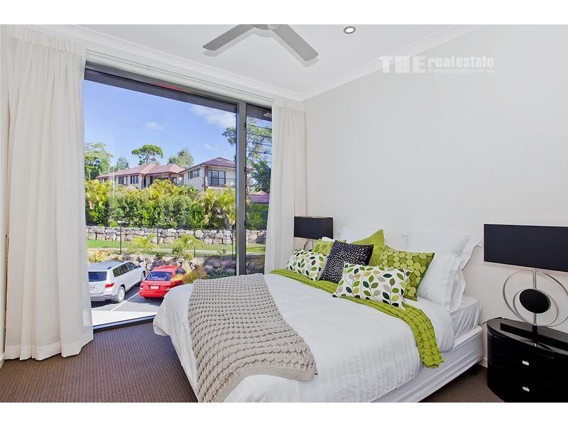 2/22 Andromeda Parade, Robina QLD 4226