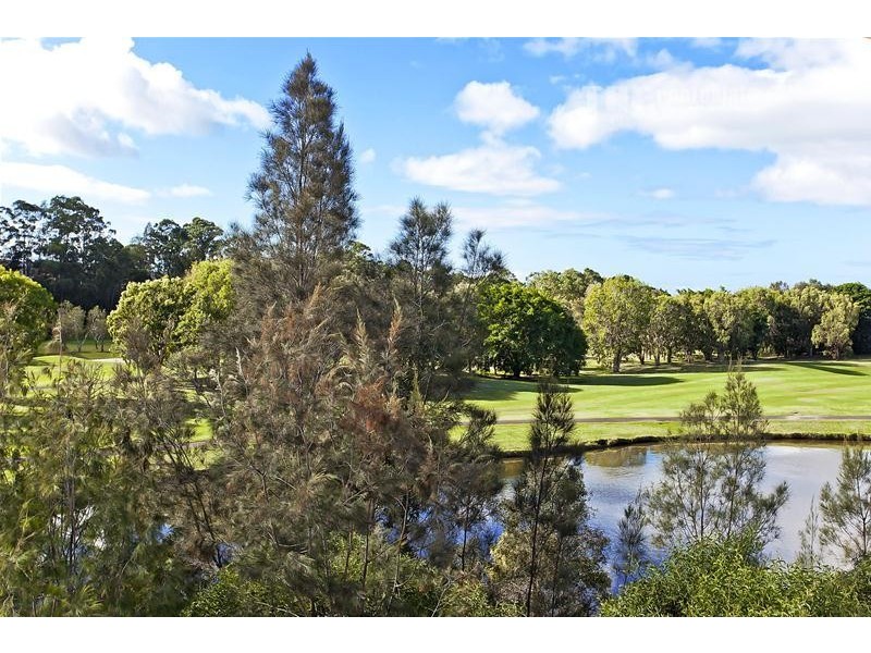 2/22 Andromeda Parade, Robina QLD 4226