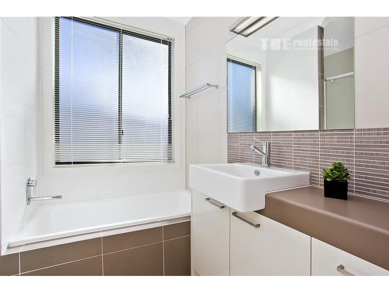 2/22 Andromeda Parade, Robina QLD 4226