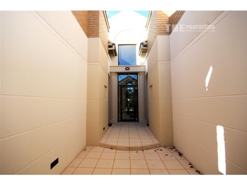 11/27 Ranier Crescent, Varsity Lakes QLD 4227