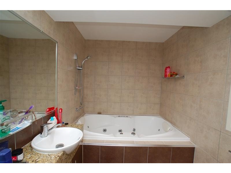 4 Dotterel Drive, Burleigh Waters QLD 4220