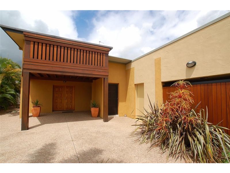 4 Dotterel Drive, Burleigh Waters QLD 4220