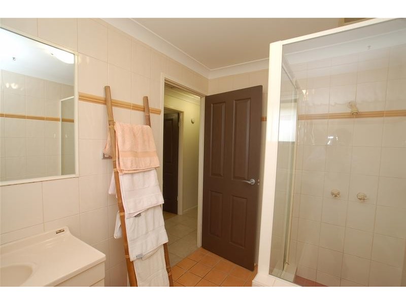 4 Dotterel Drive, Burleigh Waters QLD 4220