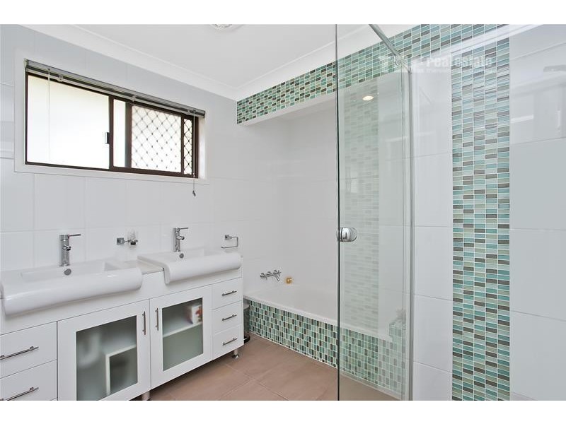 7 Joan Street, Burleigh Waters QLD 4220