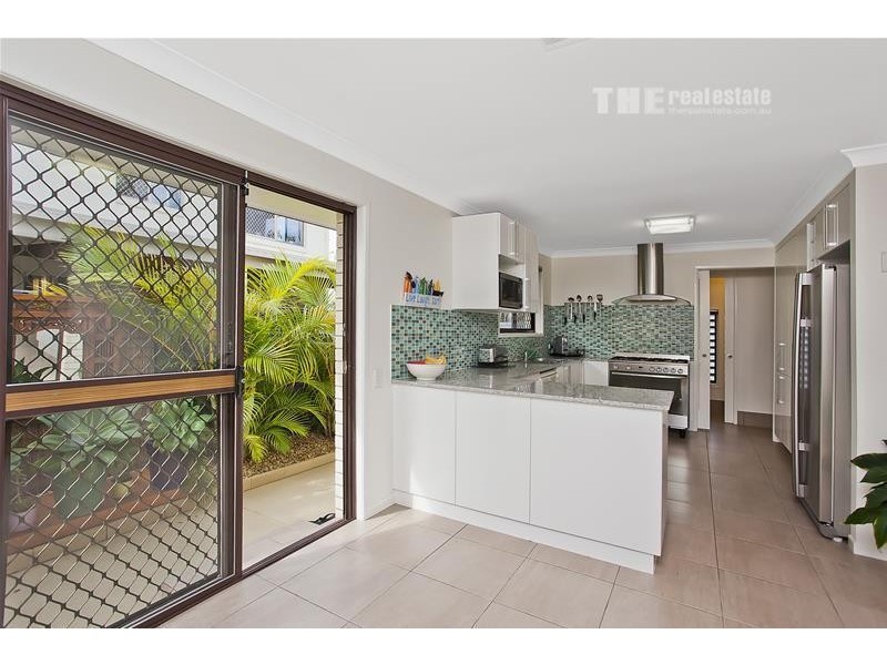 7 Joan Street, Burleigh Waters QLD 4220