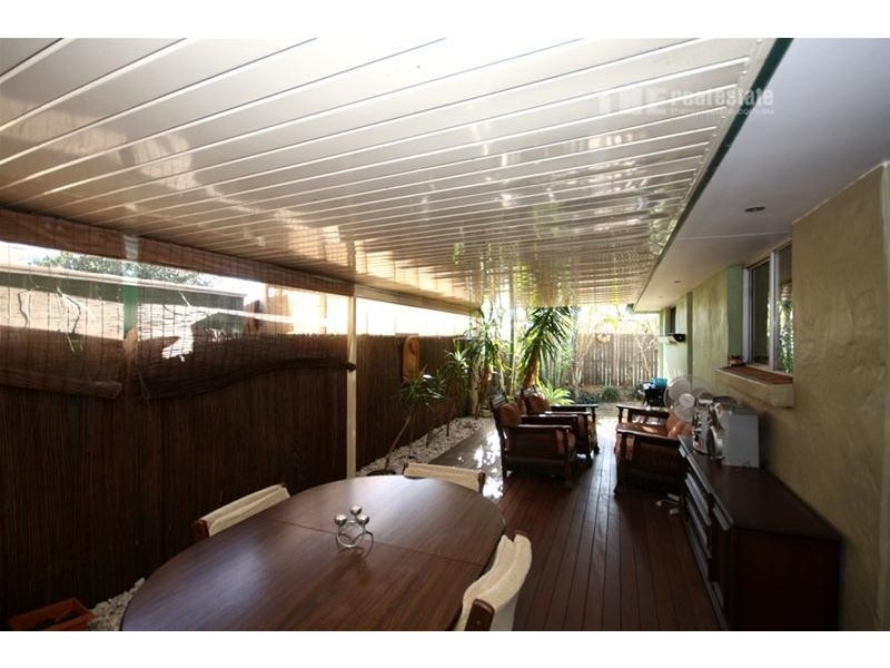 2/4 Adams Avenue, Miami QLD 4220