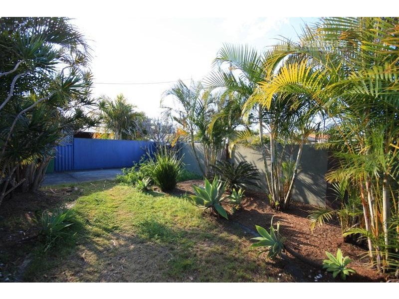 2/4 Adams Avenue, Miami QLD 4220