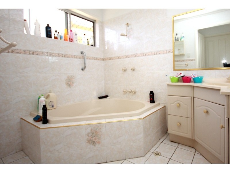 17 Newstead Street, Burleigh Waters QLD 4220